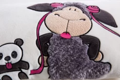 Nici 40869 Kissen Jolly Mäh Schaf Jolly Juicy Zungebleck +Panda 43x25cm Plüsch -Kuscheiz Geschäft 40869 ansicht 01 2048x1365