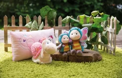 Nici 47942 Kissen Rosa Schmetterling 43x25cm Plüsch Hello Spring Frühling -Kuscheiz Geschäft 47941 06 47938 47946 47947 Milieu 2048x1312