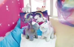 Nici 48633 Einhorn Star Bringer 32cm Stehend Plüsch Magical Dreams 10 Nici 48633 Einhorn Star Bringer 32cm Stehend Plüsch Magical Dreams -Kuscheiz Geschäft 48628 11 48625 48632 48633 48637 Milieu 2048x1306 6