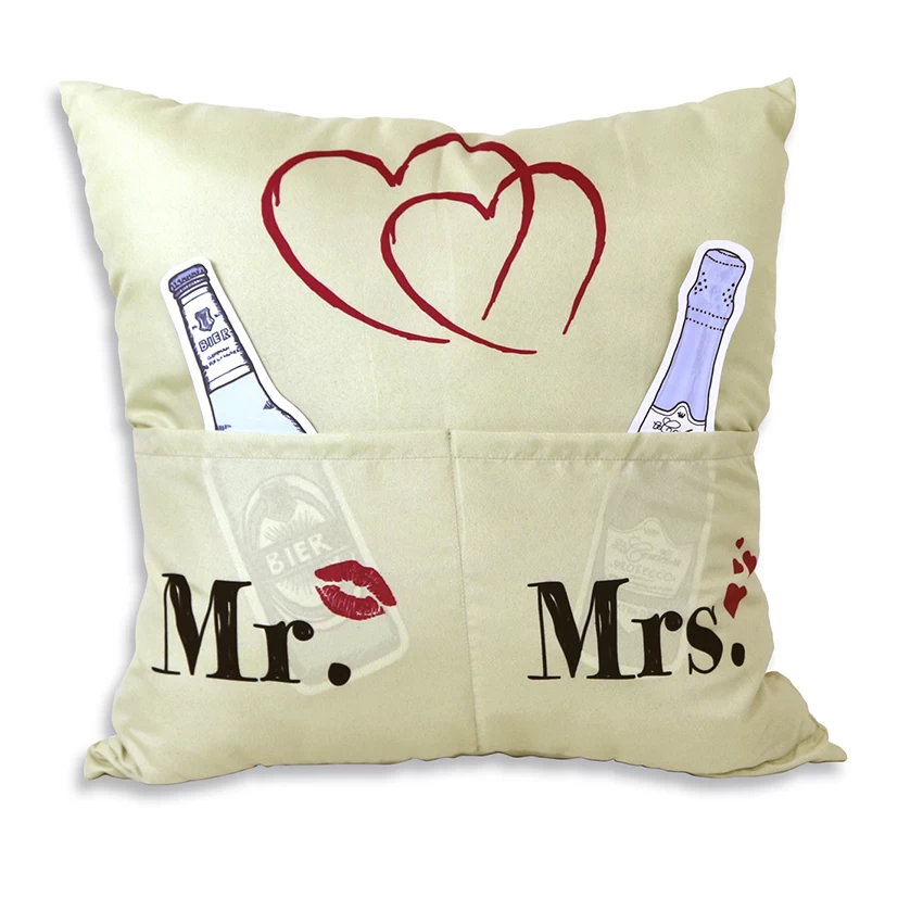 Hergo Sofahelden Kissen Mit Taschen 43x43cm - Mr. & Mrs. 8805 1 Hergo Sofahelden Kissen Mit Taschen 43x43cm - Mr. & Mrs. 8805